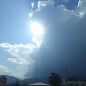 Previsão do tempo hoje para Osasco (SP): sol com aumento de nuvens e pancadas de chuva no fim da manhã e à tarde; à noite, temporal