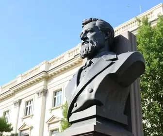 Paço Municipal e Busto de Antônio Agú