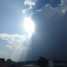 Previsão do tempo hoje para Osasco (SP): sol com muitas nuvens e pancadas de chuva à tarde; muitas nuvens à noite, sem chuva