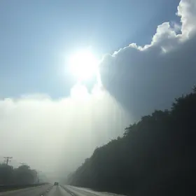 Previsão do tempo hoje para Osasco (SP): dia de sol, com nevoeiro ao amanhecer; as nuvens aumentam à tarde, muitas nuvens à noite